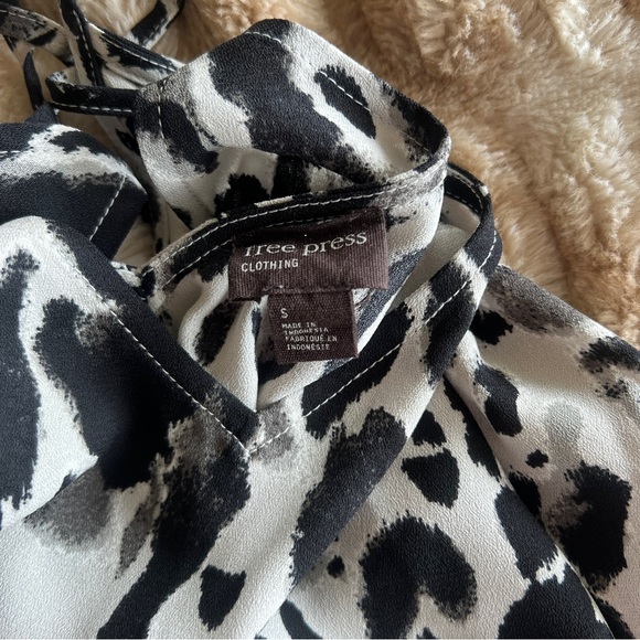 Free Press V neck thin strap tank top in black leopard animal print - Picture 6 of 7